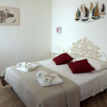 Clelia'S Boutique Rooms & Suites Ла Мадалена Екстериор снимка